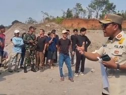 Empat Kali Demo Belum Tuntas, Warga Bendungan Desak Kandang Ayam di relokasi 
